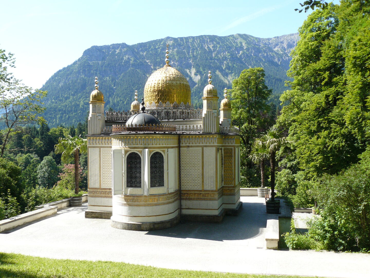 The Morroccan Kiosk in Castle Linderhof park, from the outside...