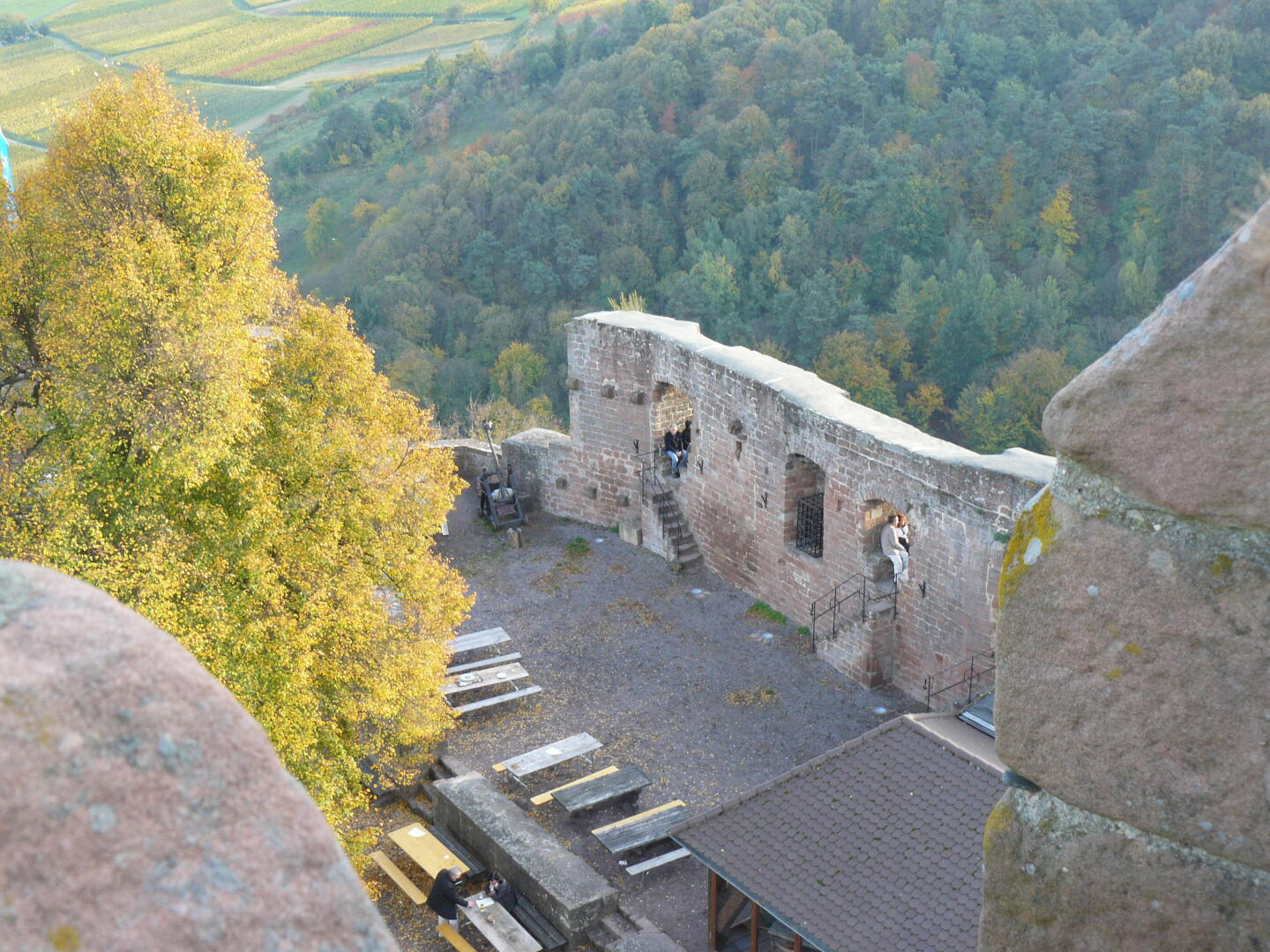 Reste der Burgmauer von Landeck