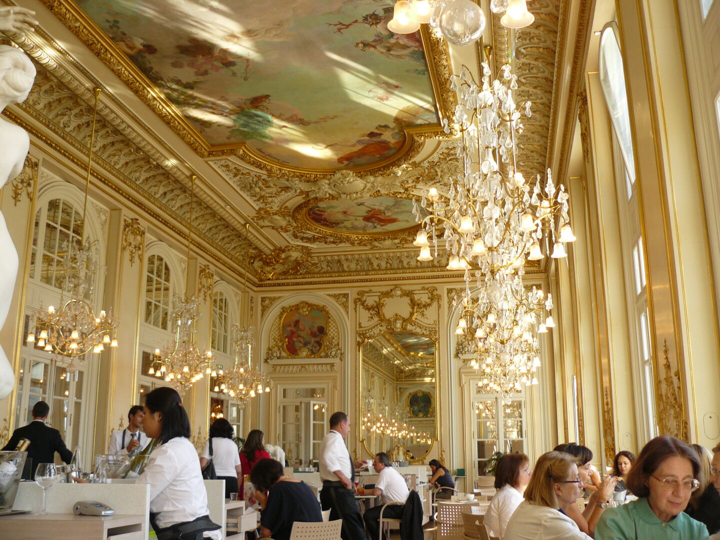 Enjoying &quot;The de Lord&quot; (Earl Grey) in the Café in the Musée d&rsquo;Orsay.