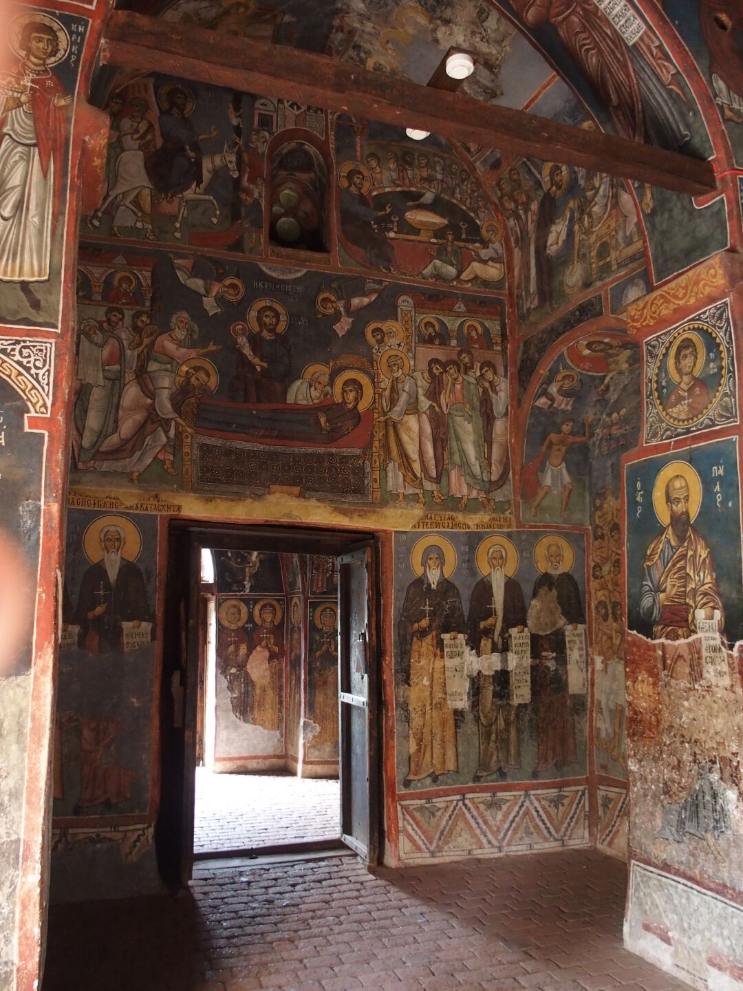 The inside of the chapel is why it is recognized as a world cultural heritage. The oldest iconographic paintings date from the 11th century A.D.