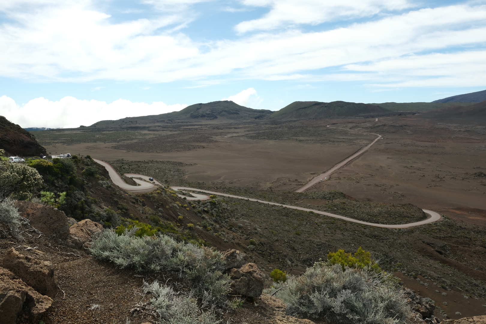 In der Plaine des Sables. Rückblick vom äußeren Kraterrand aus. So sieht es bei gutem Wetter aus.